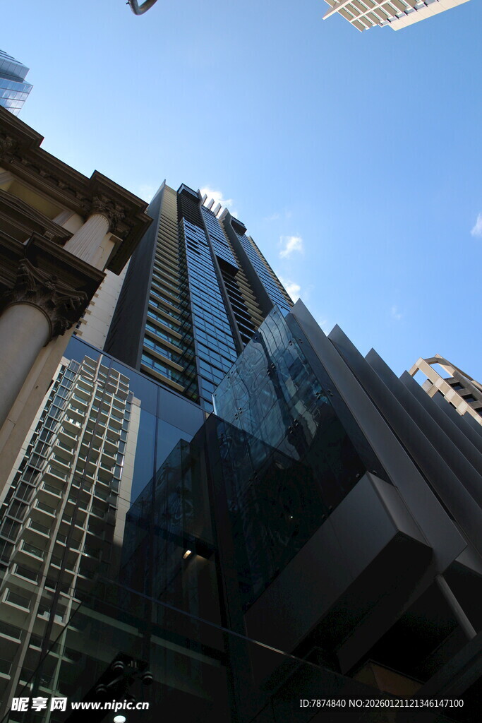 都市摩天大楼仰视景观