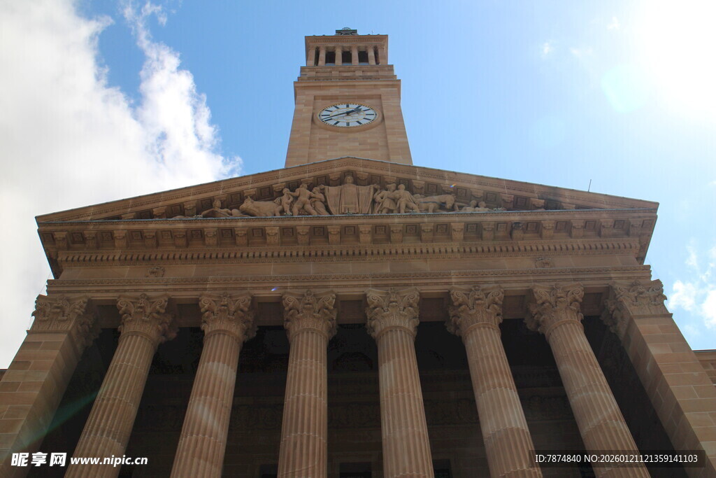 古典钟楼建筑外观