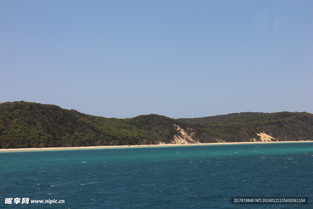 碧海青山的美丽海滨风光