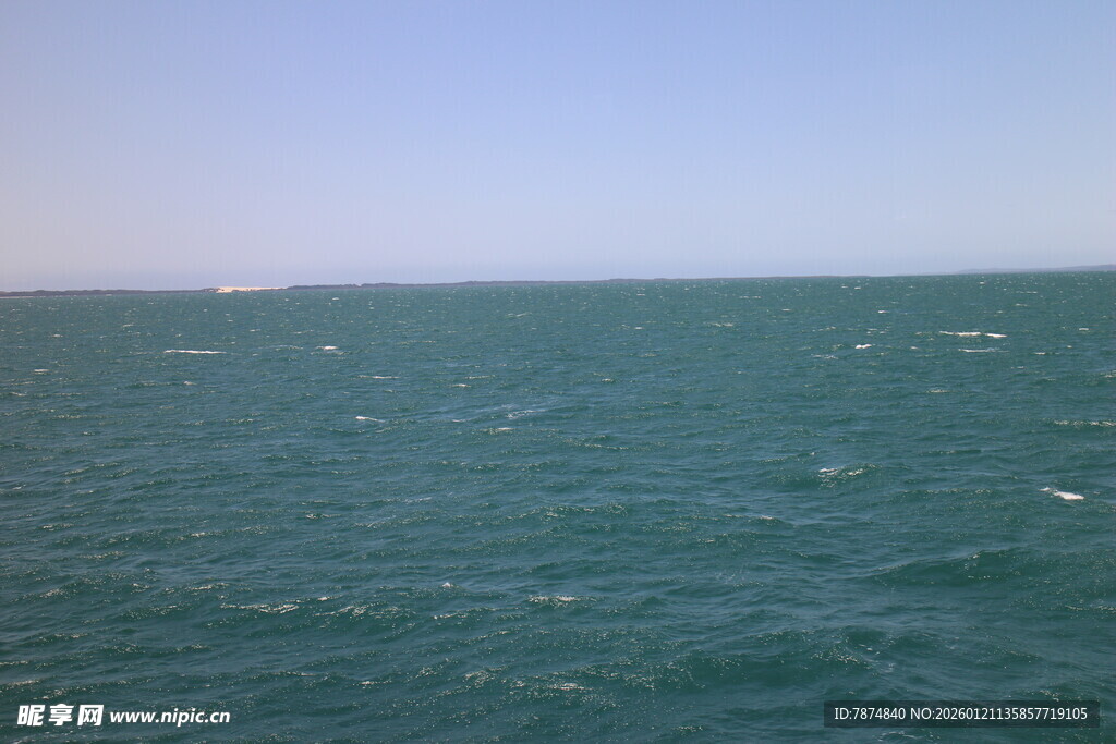 广阔海面 碧波荡漾