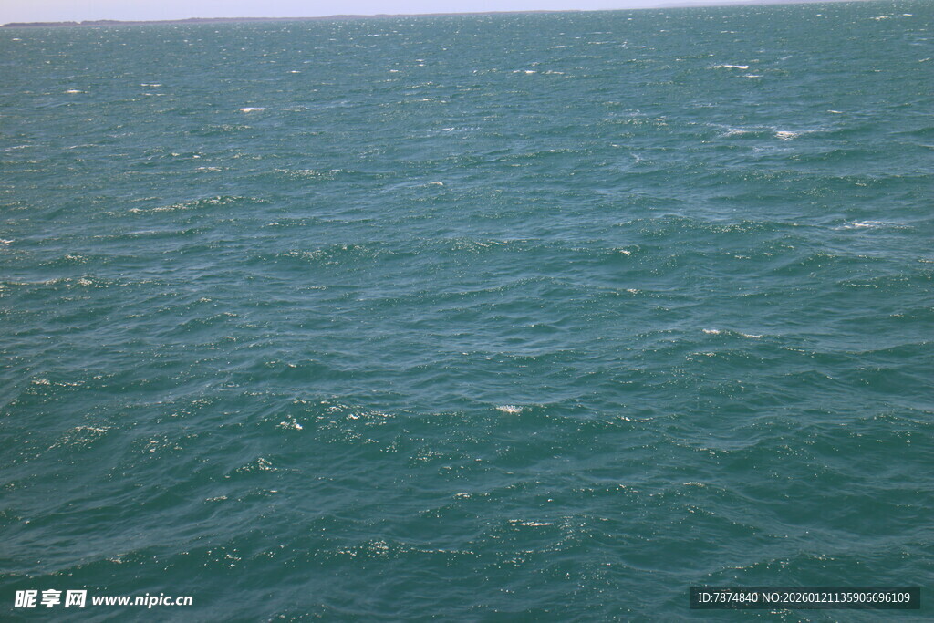 广阔碧绿的海面