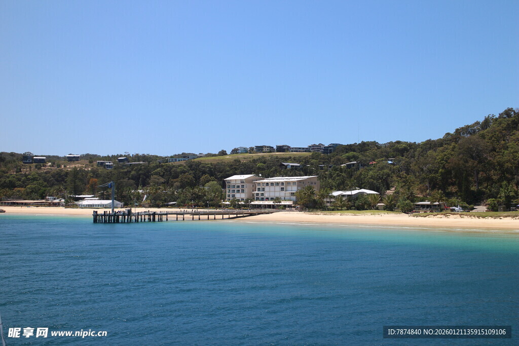 海滨美景 宁静的蓝色海岸线