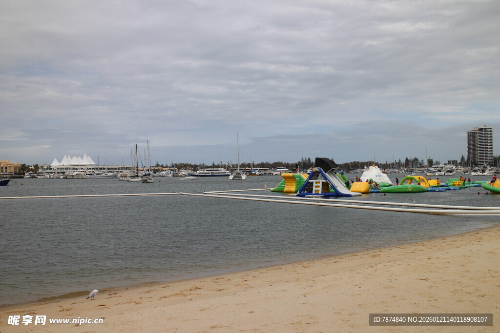 海滨水上娱乐设施场景