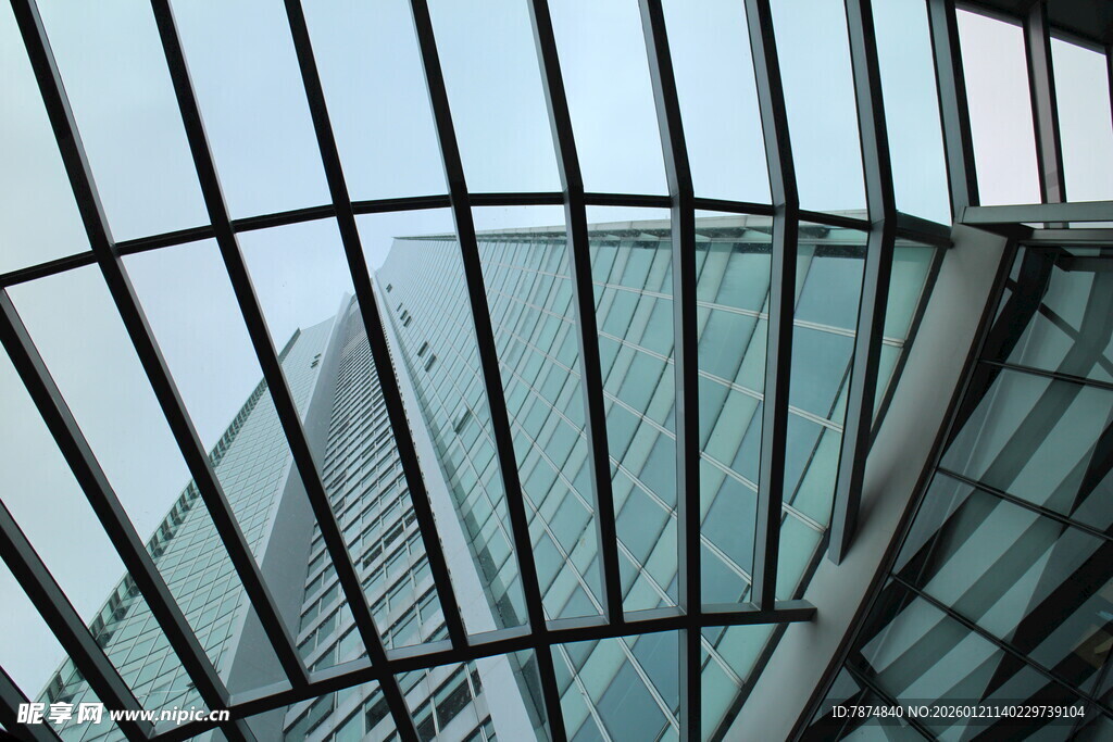 现代玻璃建筑外观
