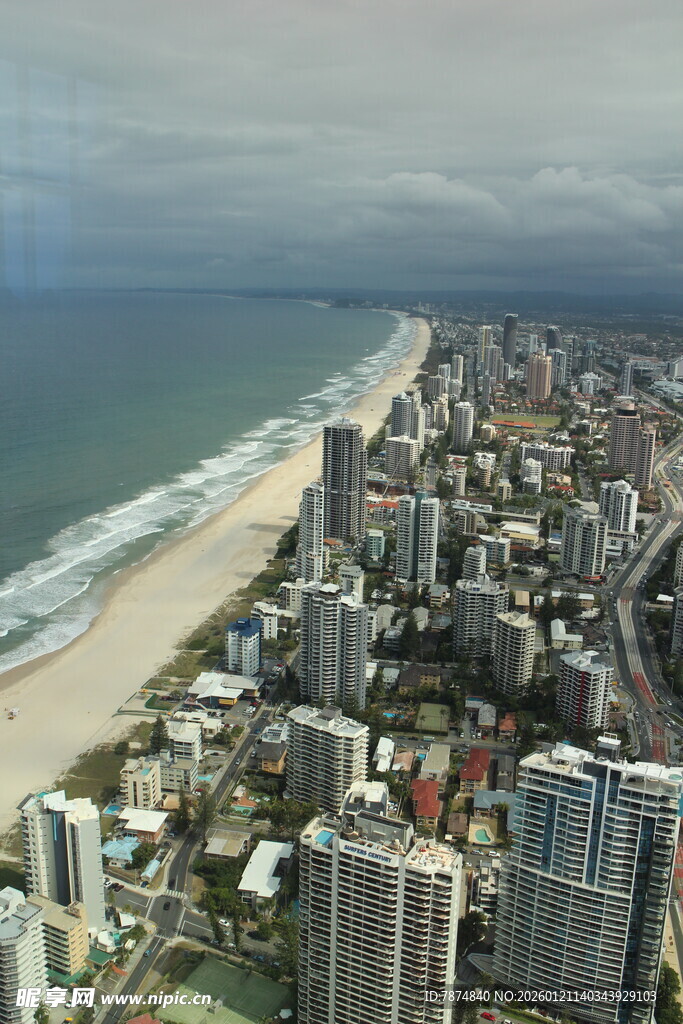 俯瞰海滨城市繁华景象