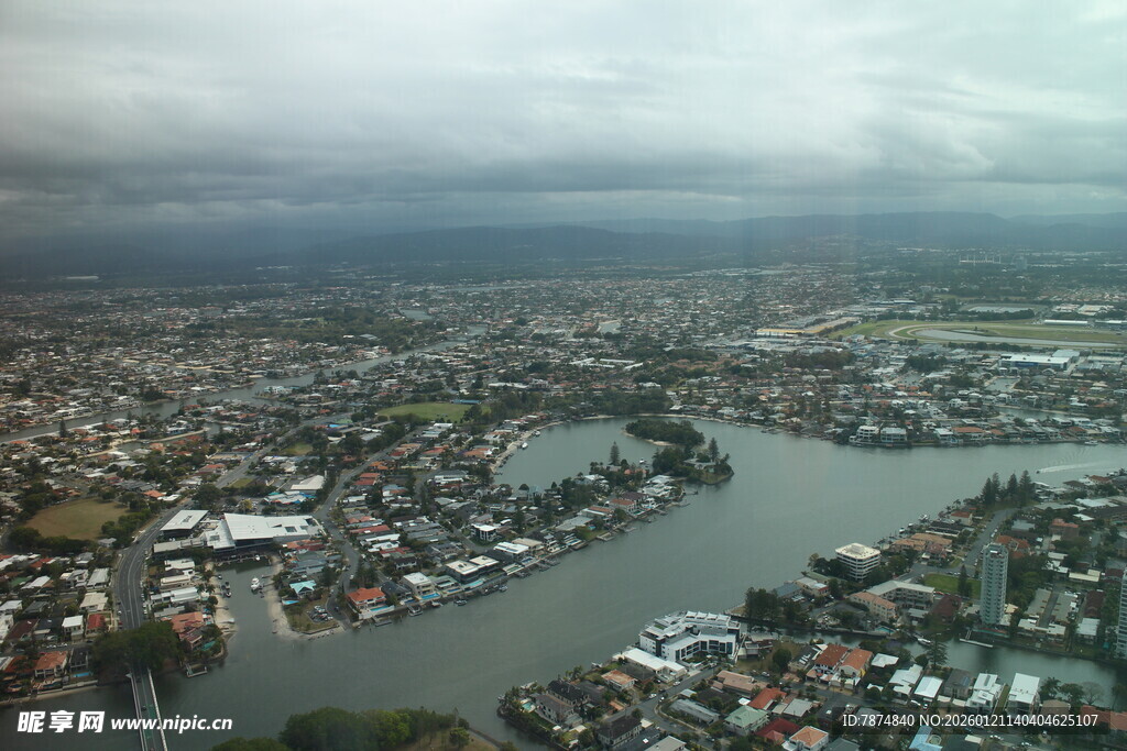 城市河流景观俯瞰图