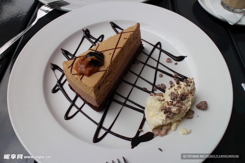 美味焦糖蛋糕配冰淇淋