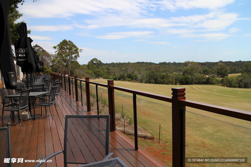 户外露台远眺田园风光