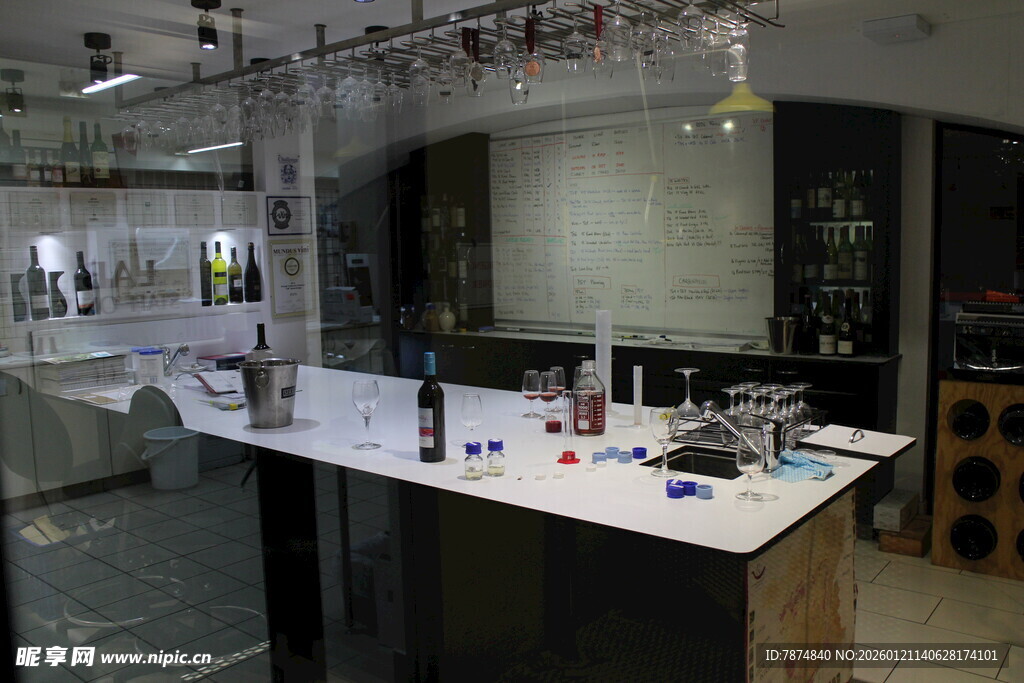 现代实验室工作台场景