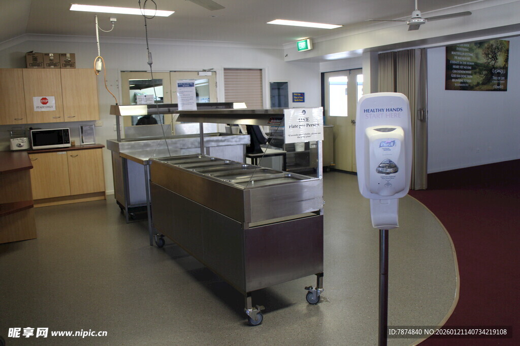 现代厨房设备展示区