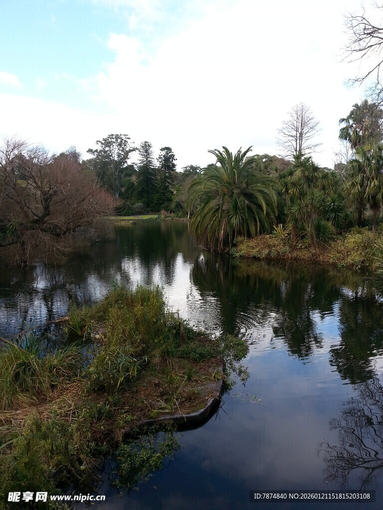 宁静湖畔自然风光美景
