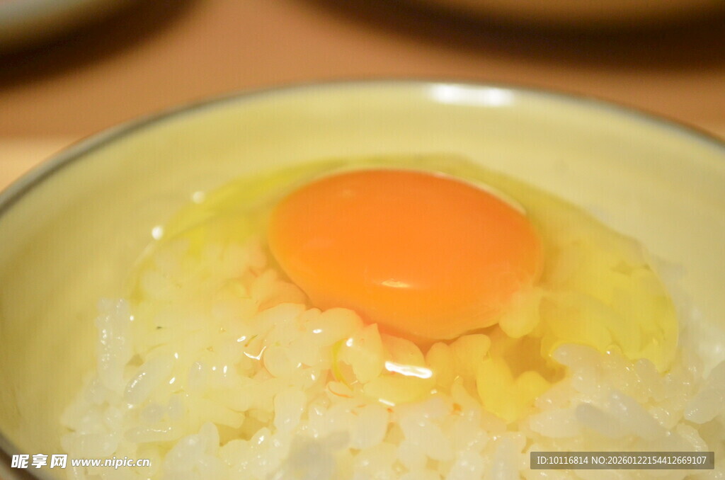 鸡蛋拌饭