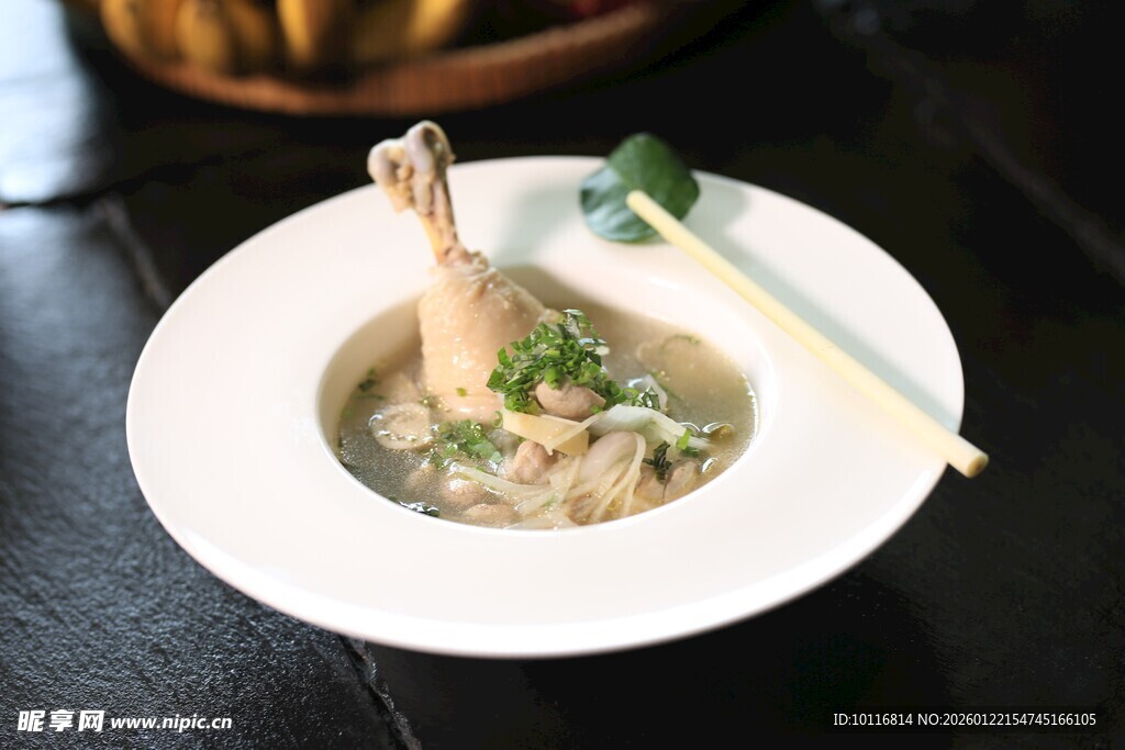 鸡腿煲汤