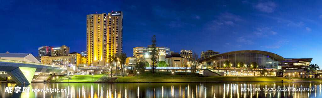城市璀璨夜景河畔风光