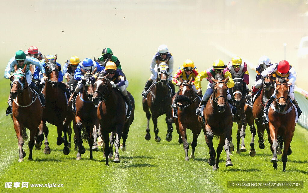 赛马比赛激烈瞬间