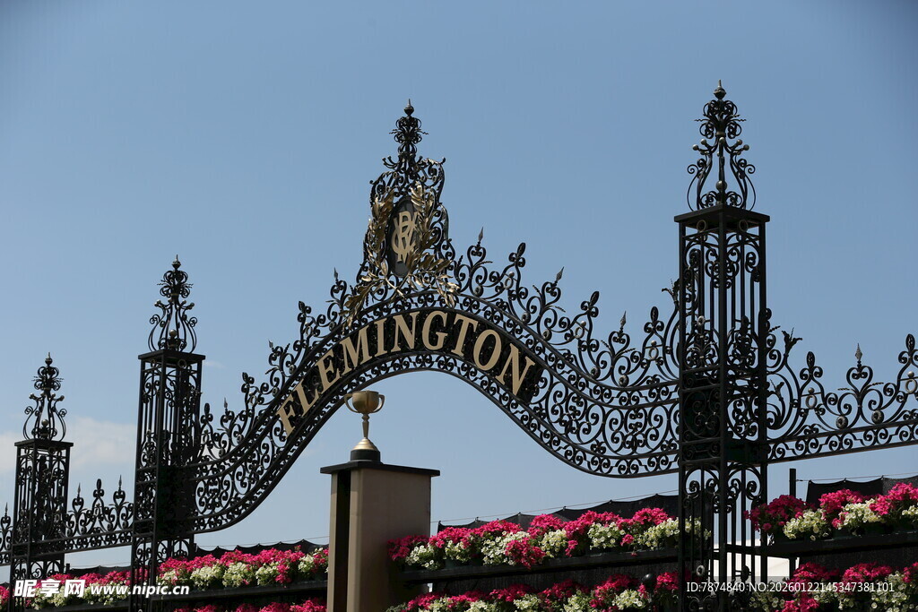 华丽铁艺拱门 尽显典雅