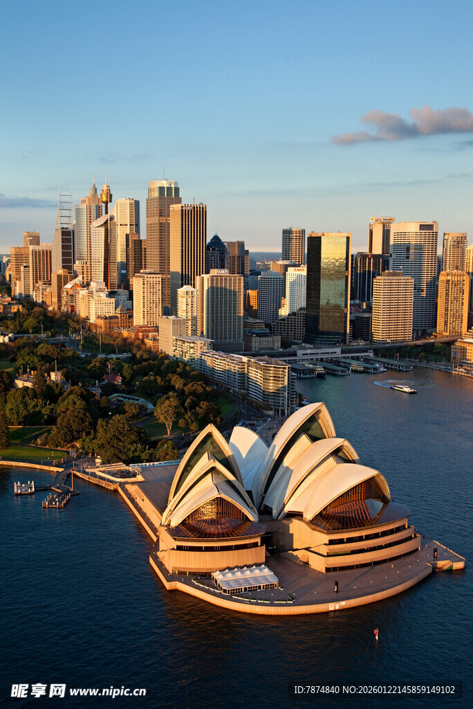 悉尼歌剧院与城市天际线