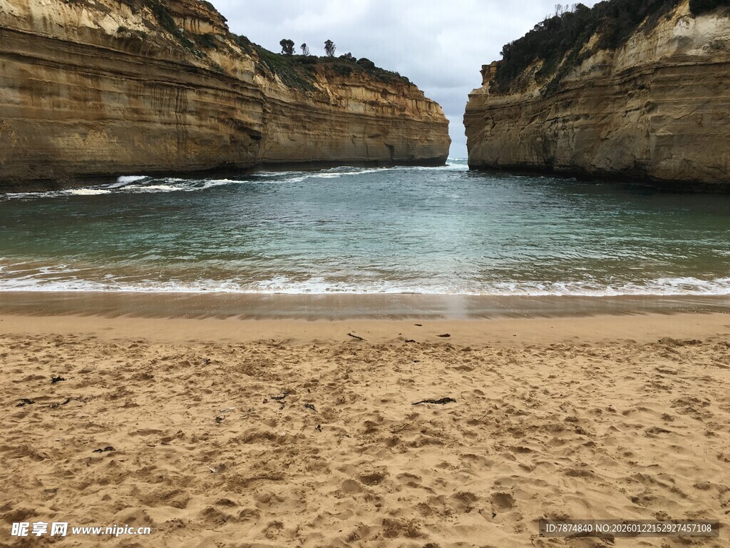 壮丽海岸沙滩与峡谷景观