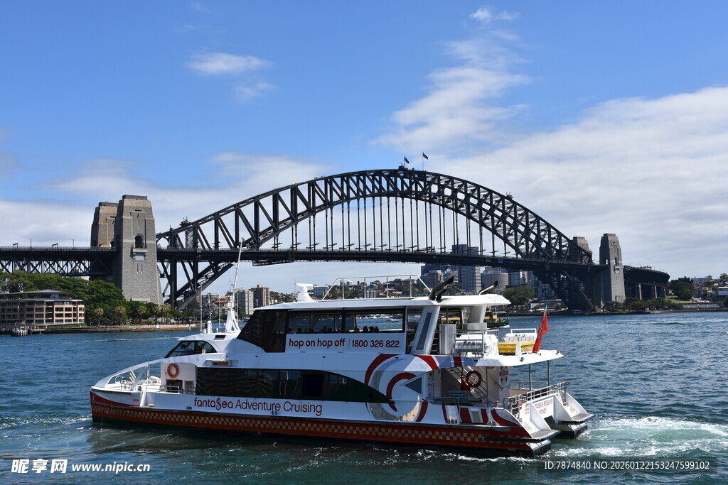 悉尼海港游船与大桥景观