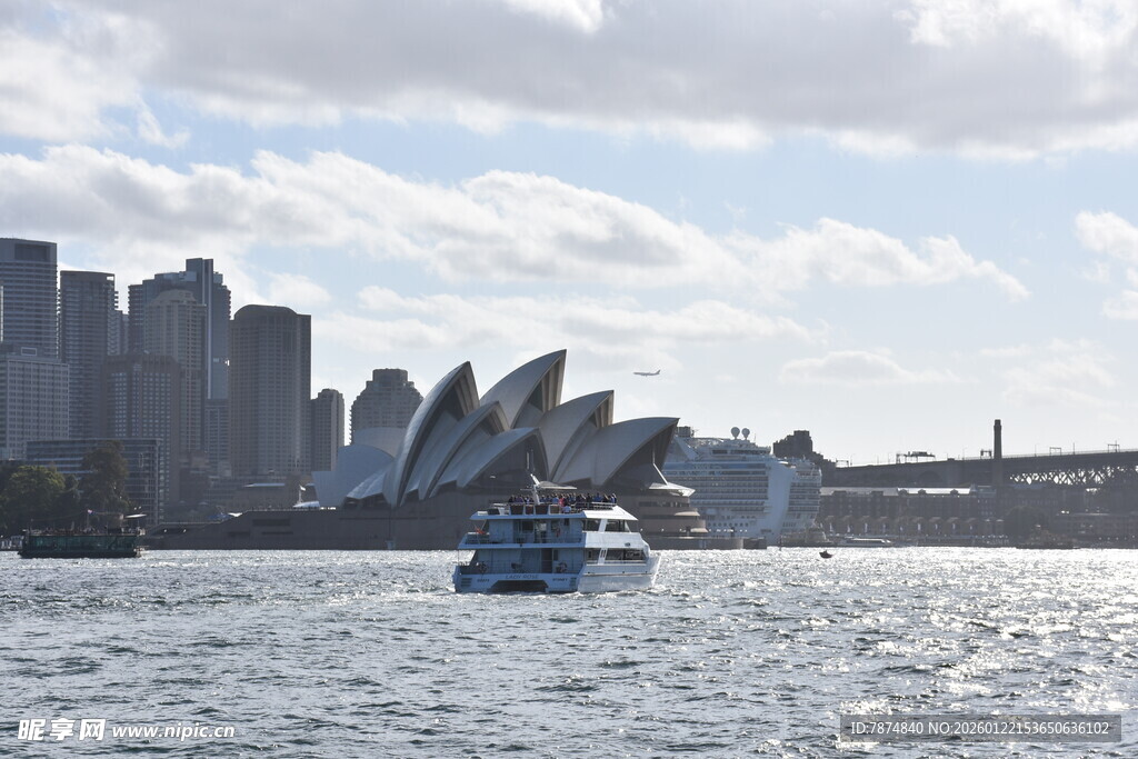 悉尼歌剧院旁的水上风光