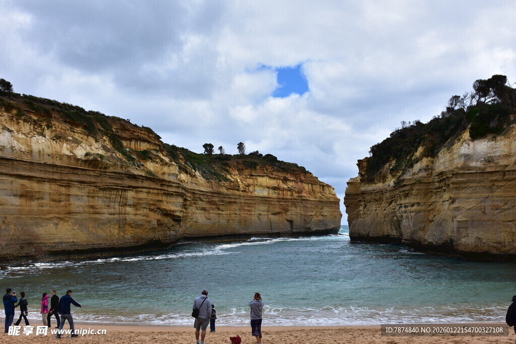 海岸壮丽景观 游人赏景