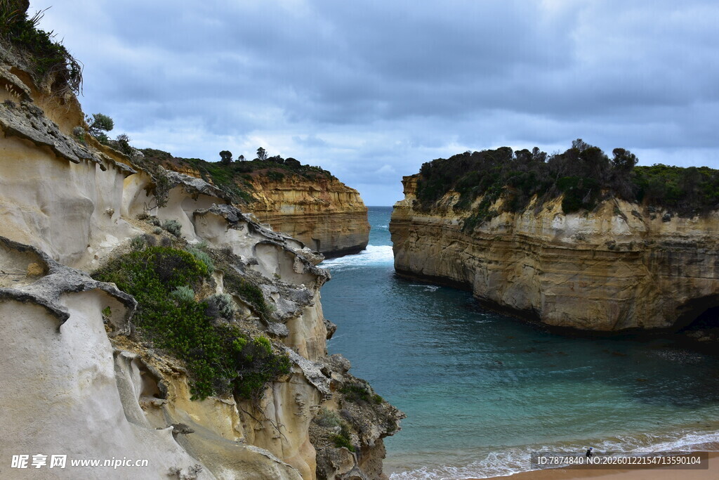 海岸壮丽景观 海水岩石相依
