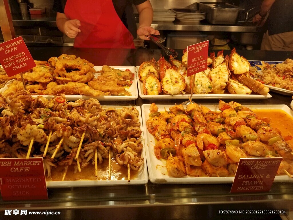 丰富多样的美味小吃陈列