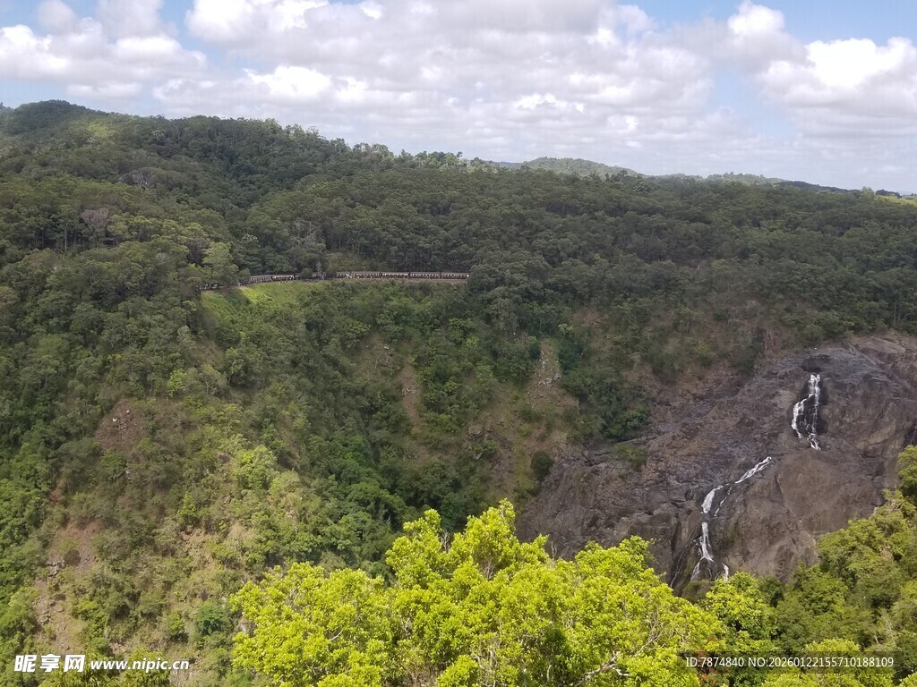 壮观山林瀑布景观