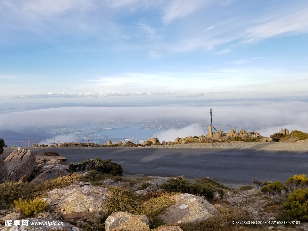 山顶观景台的开阔风景