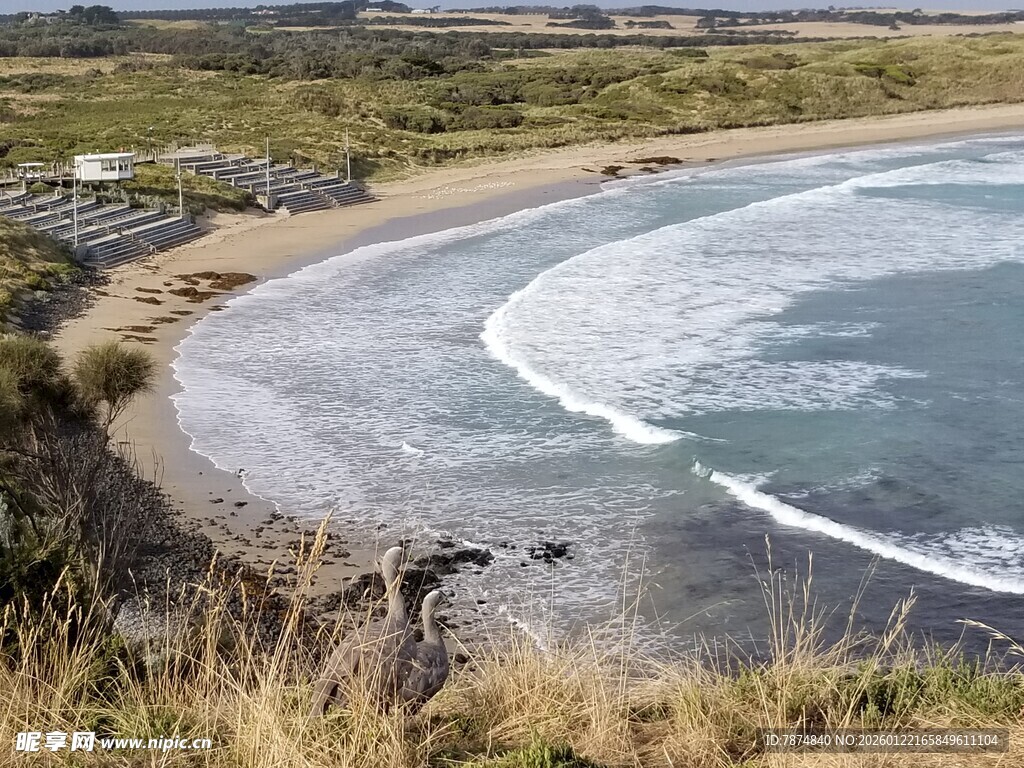 海岸风光 海浪轻拍沙滩