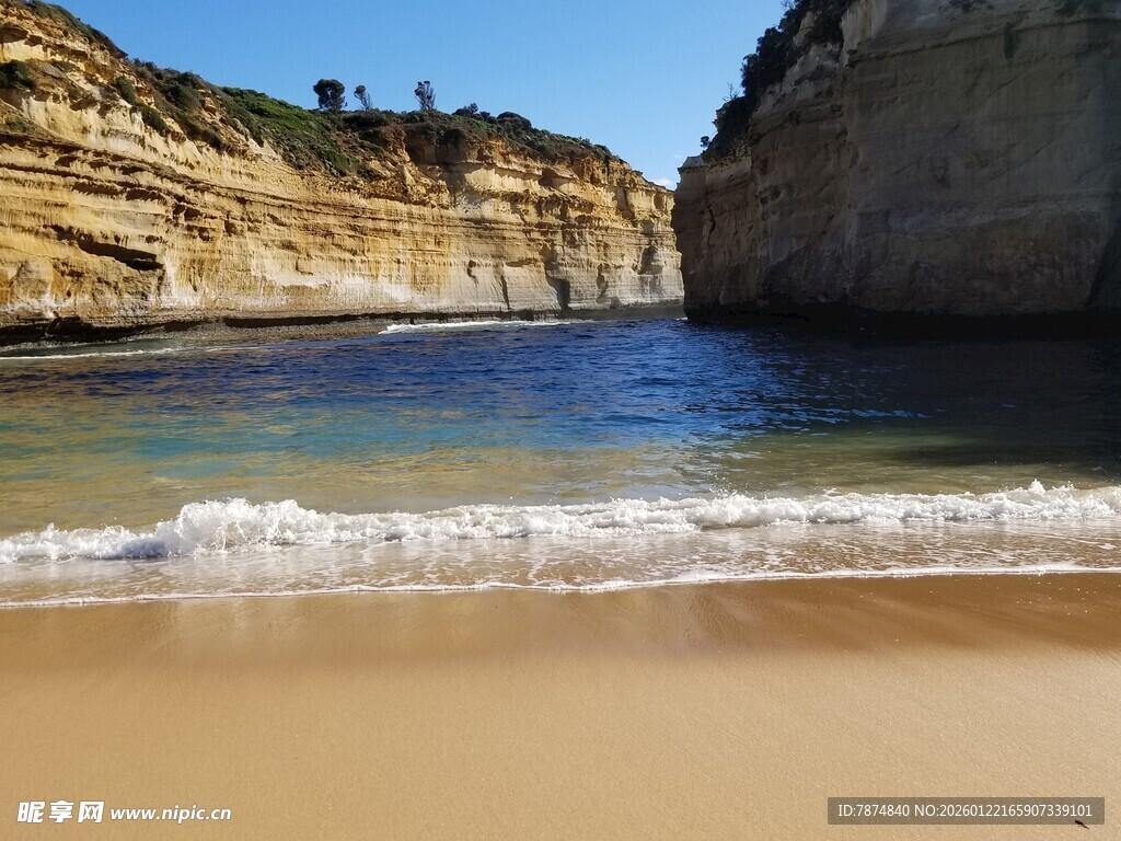 海岸美景 海浪轻拍沙滩