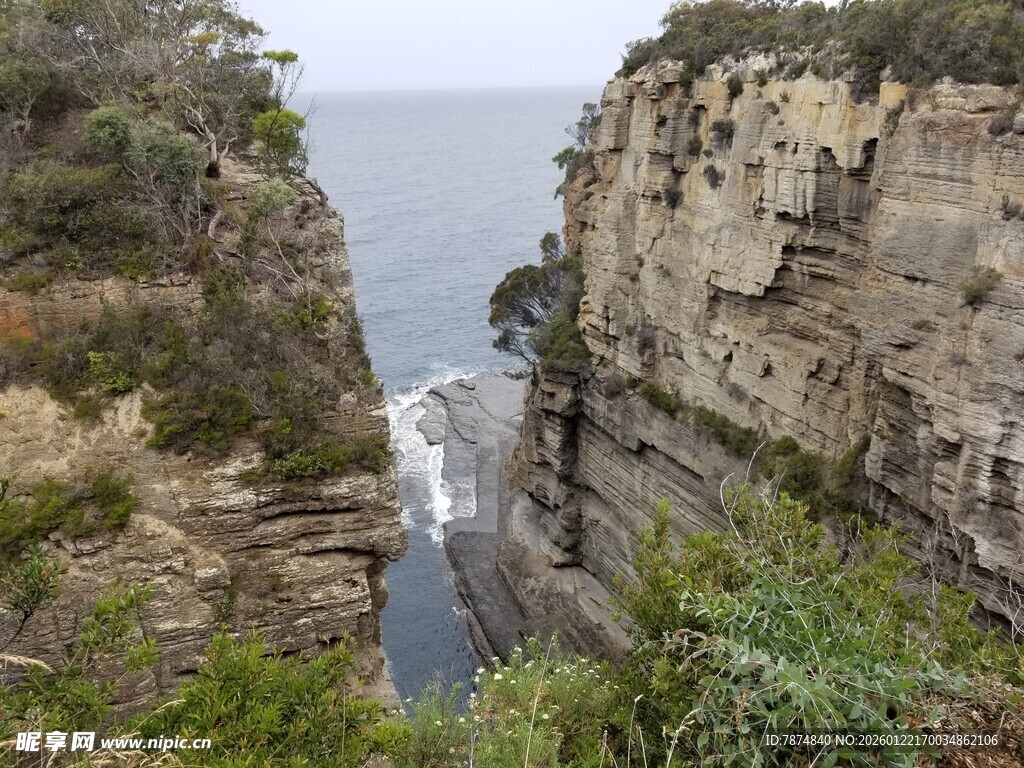 壮丽海岸悬崖景观