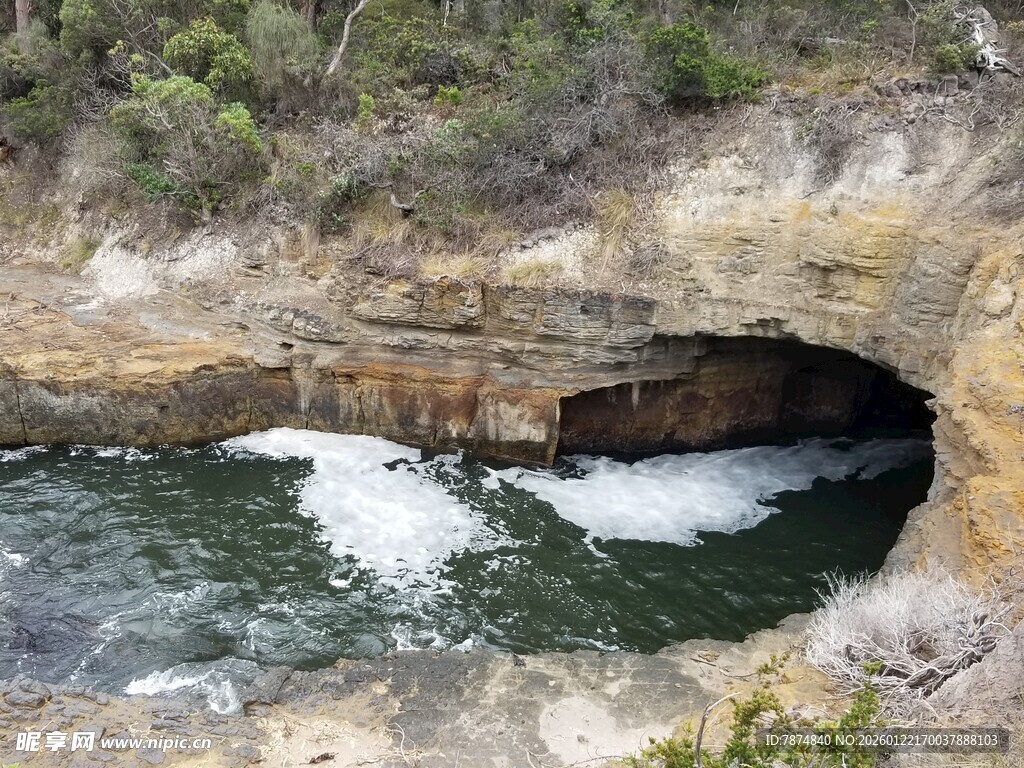 海岸洞穴景观