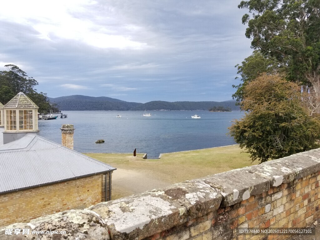 海滨景致 宁静的石墙风光