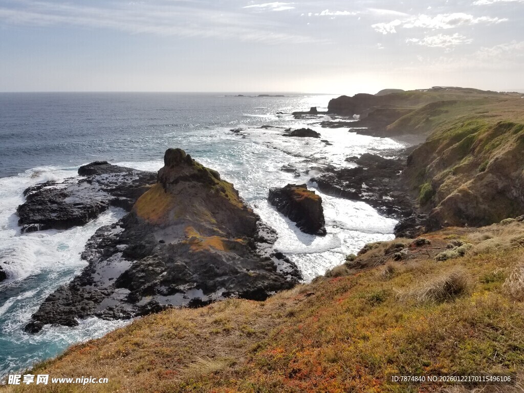 海岸壮丽风光 礁石与海浪