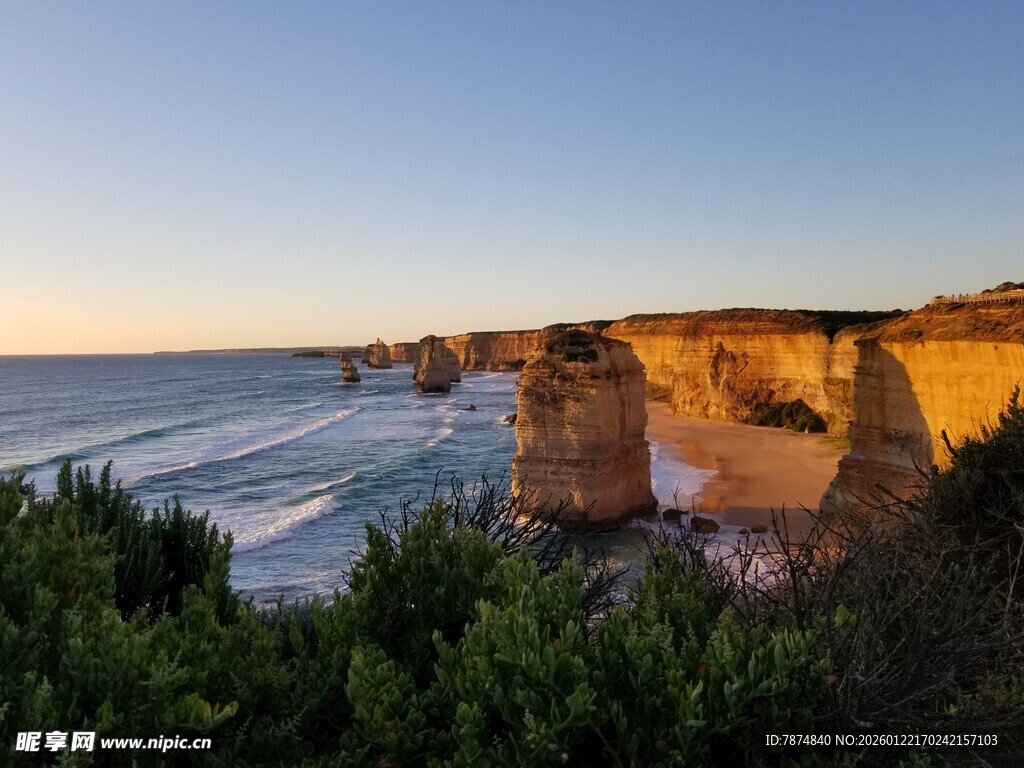 海岸壮丽风光 岩石与海景