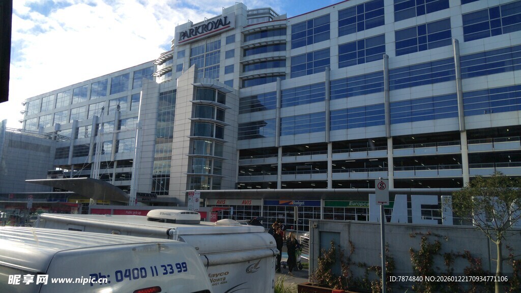 现代办公大楼外观景象