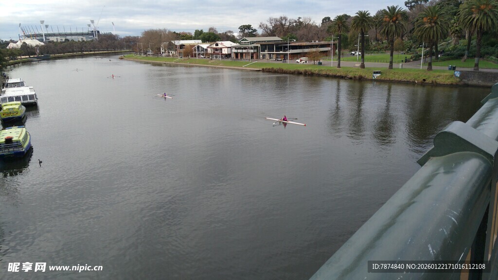 河畔风光 静谧水面景色