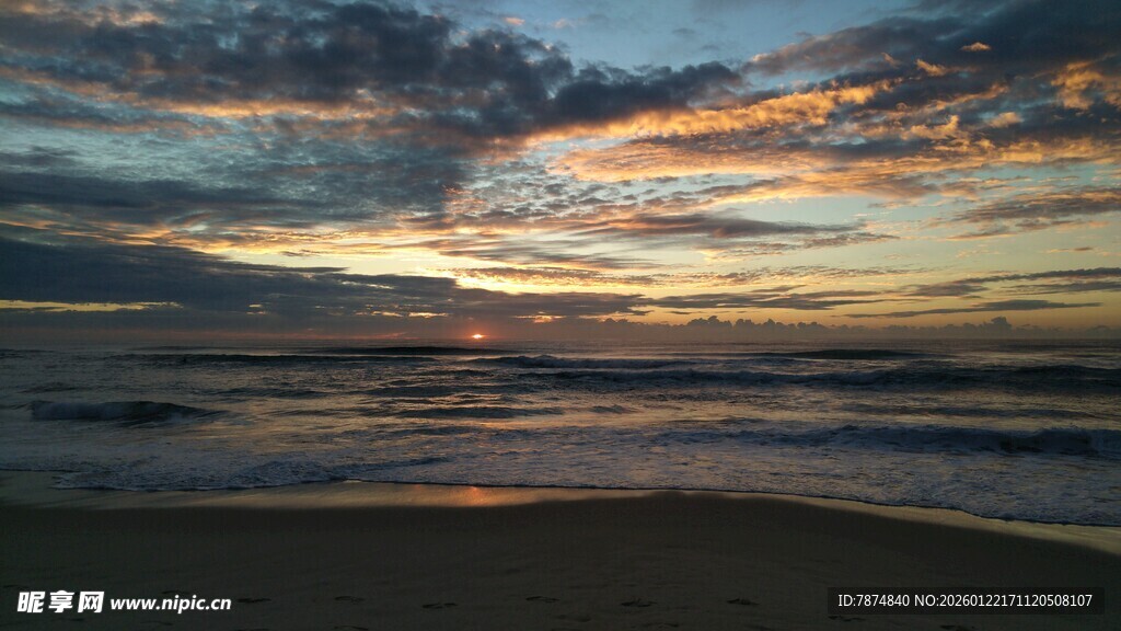 海边绝美日落天空景象
