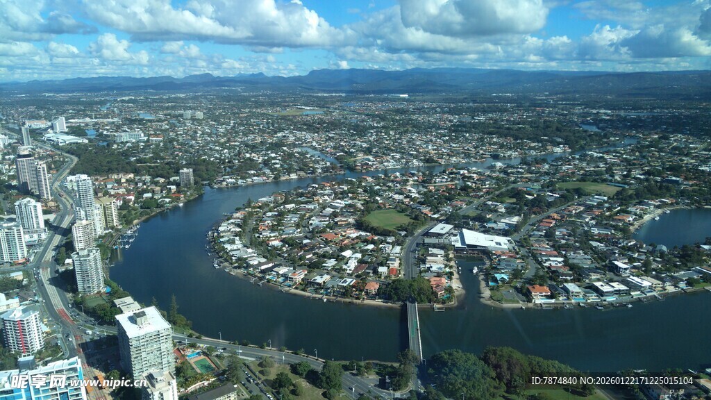 城市河畔全景风光