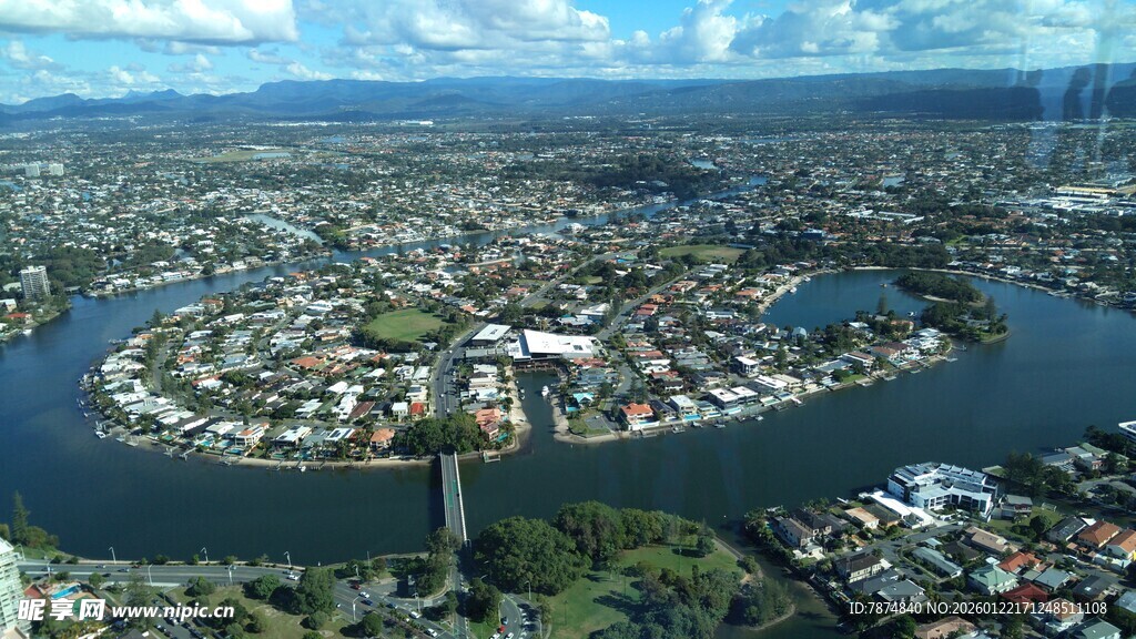 城市河畔全景风光