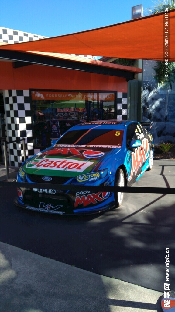 维修站中的炫酷赛车