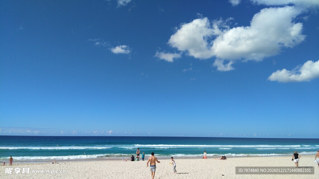 美丽海滩上的休闲时光