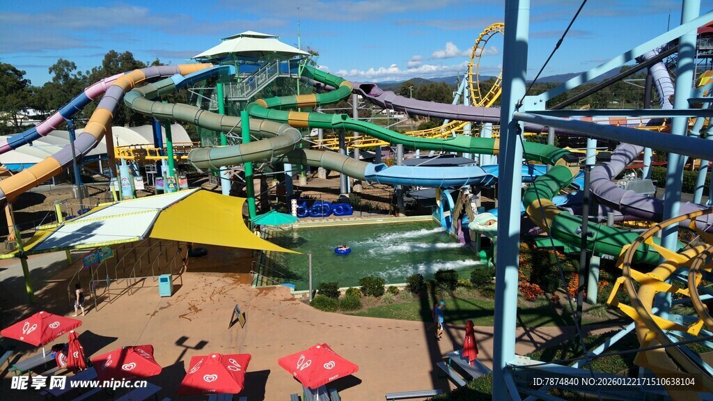 多彩游乐园设施全景