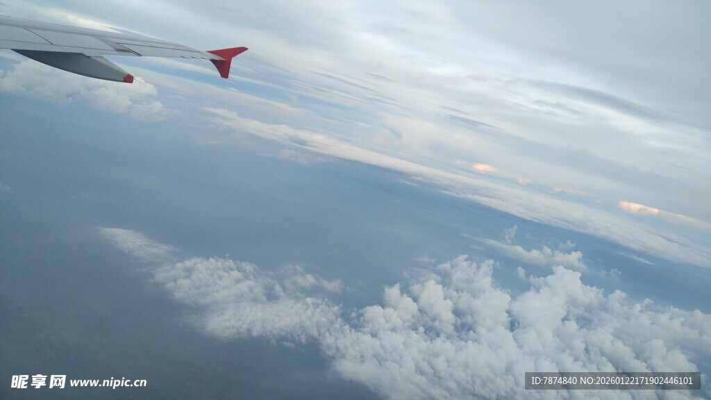 飞机云端飞行美景