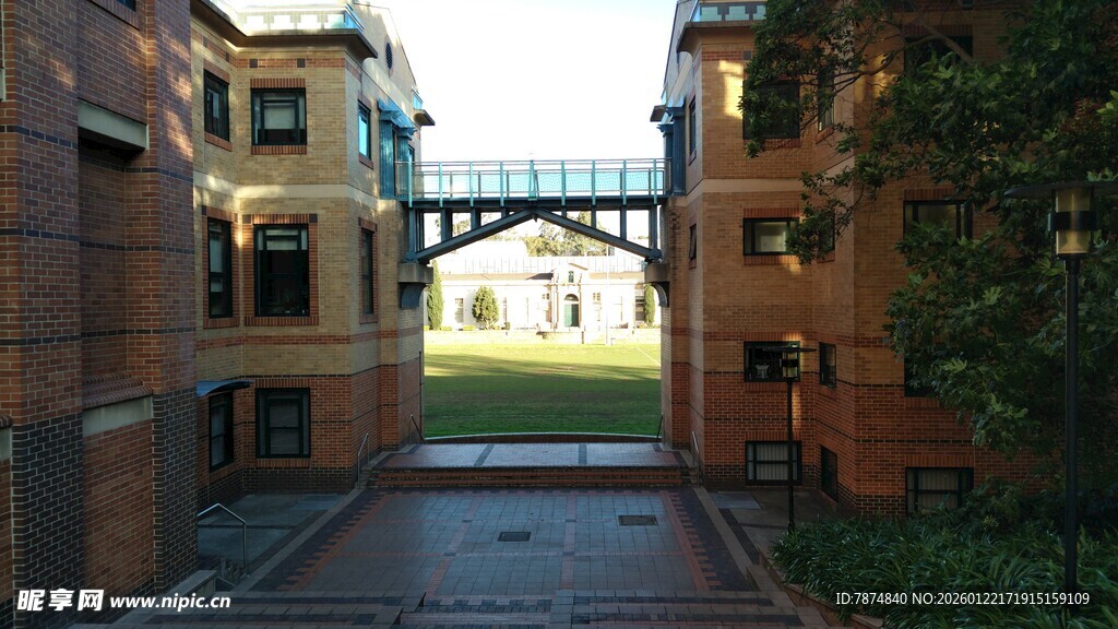 复古庭院中的拱形连廊