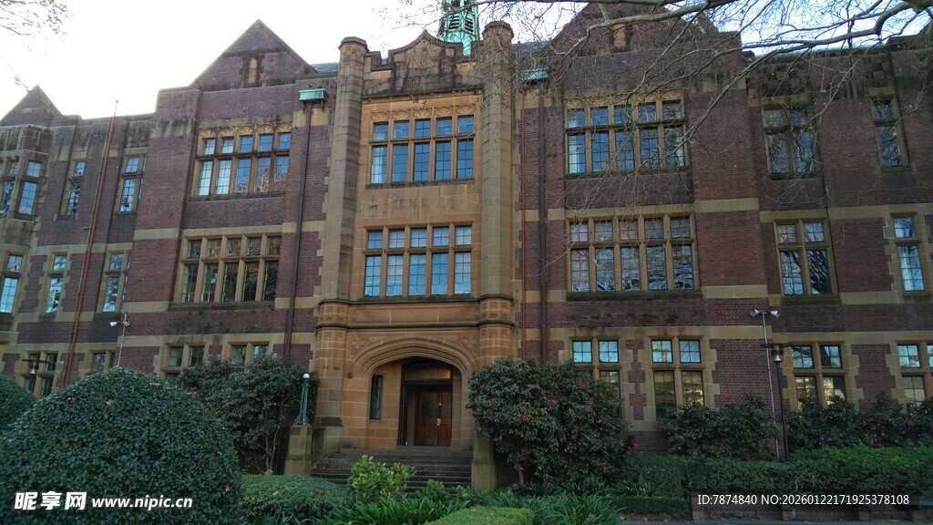 古老英式风格的宏伟建筑