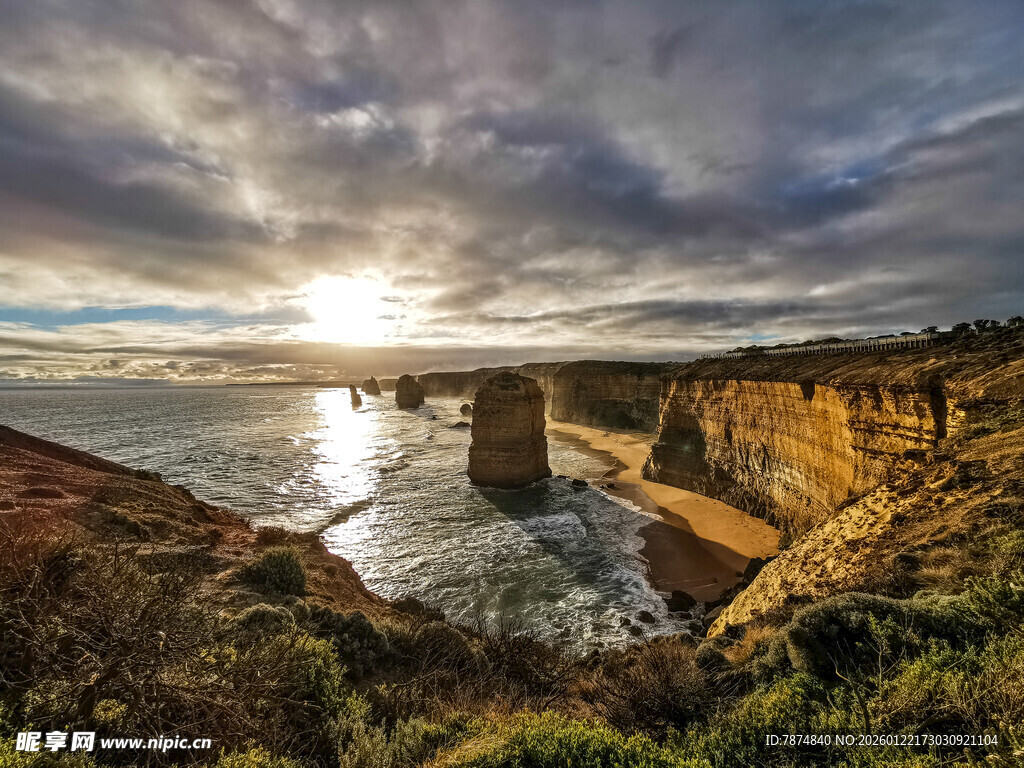 海岸日落美景如画