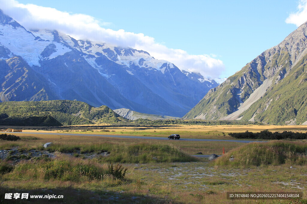 壮丽山间草原风景