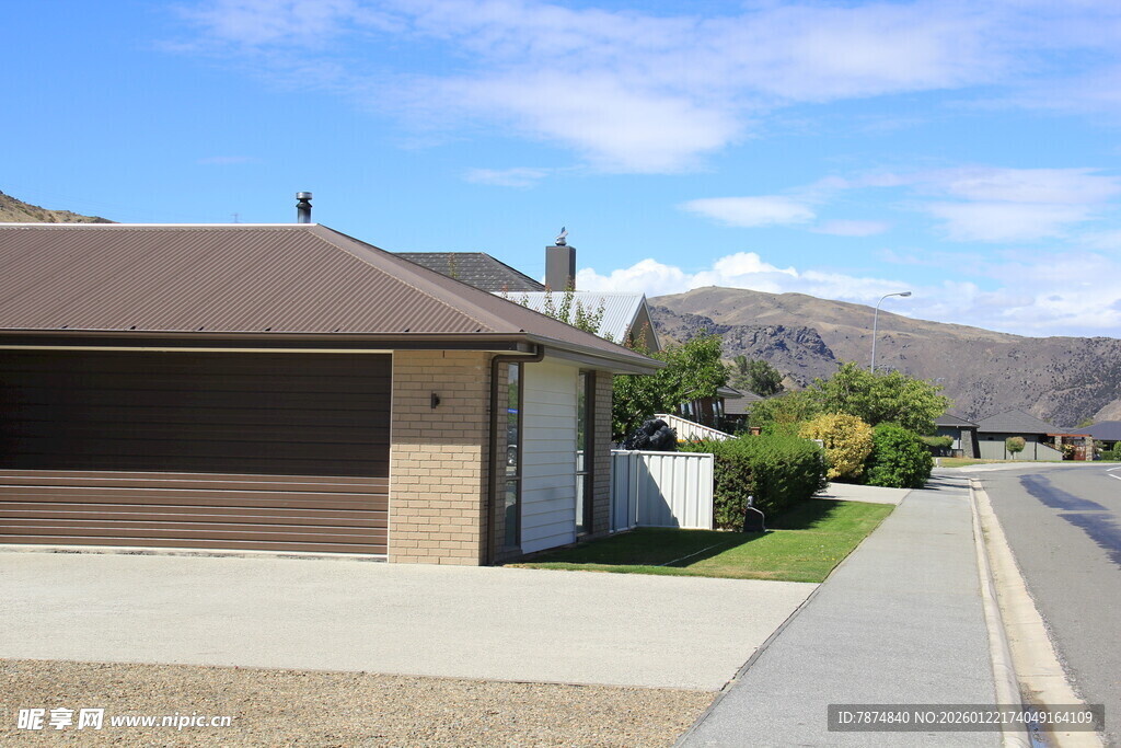郊区住宅街道景象
